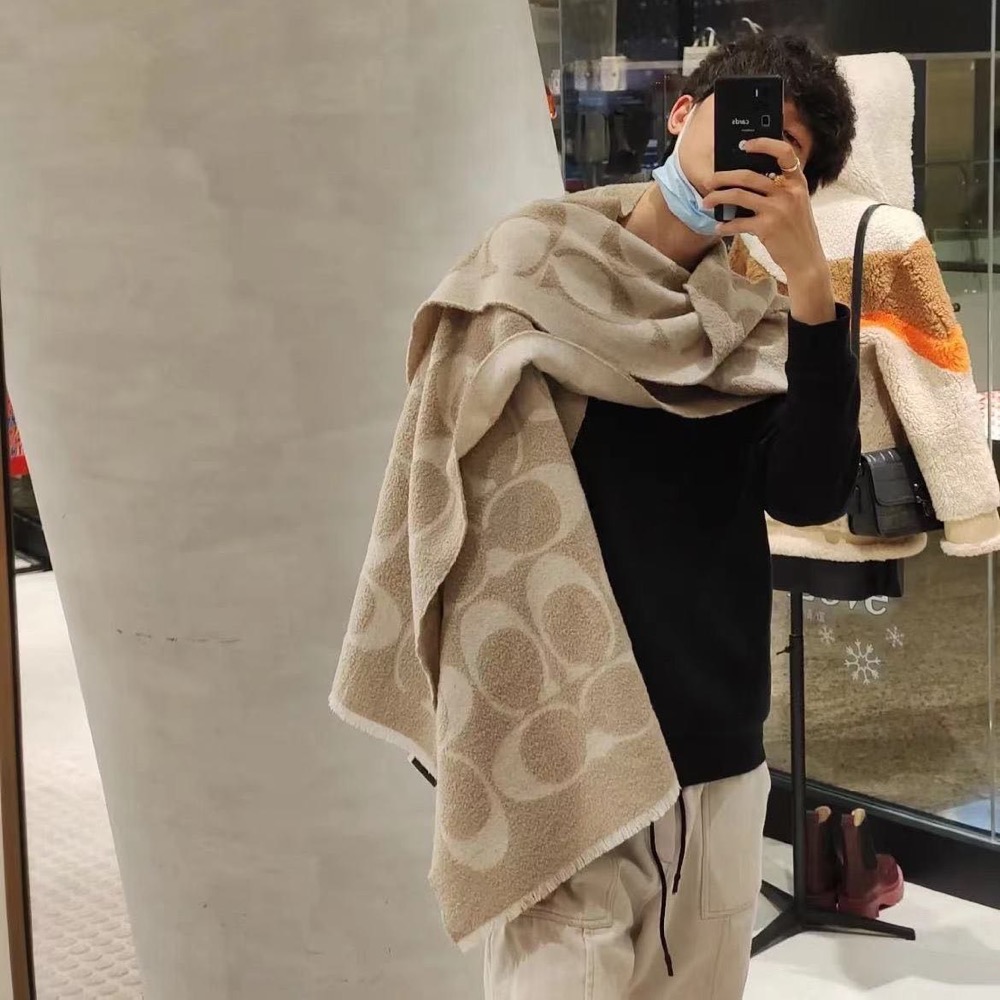 Coach 羊毛流蘇圍巾 披肩 男女經典新款字母印花 保暖圍脖 ins美款 超級百搭 二色-細節圖3