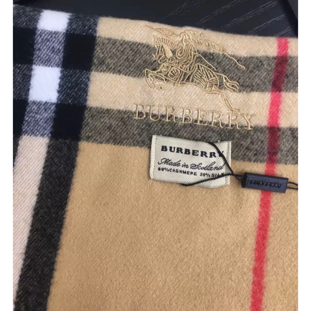 BURBERRY 經典款羊絨圍巾 永恆經典 百搭 共八年 色色值得珍藏 暖心禮❤️  男女同款，送禮自用兩相宜❤️  八色（-細節圖4