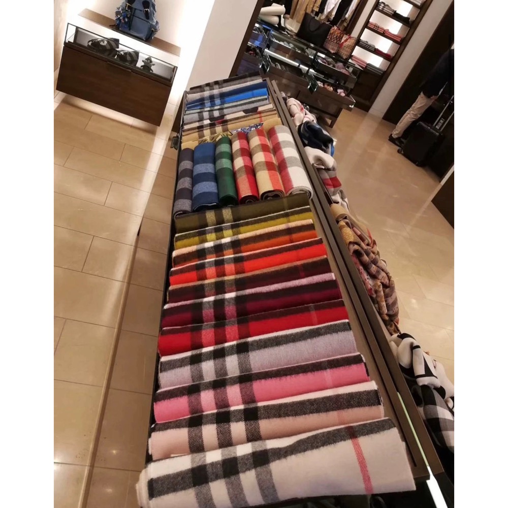 BURBERRY 經典款羊絨圍巾 永恆經典 百搭 共八年 色色值得珍藏 暖心禮❤️  男女同款，送禮自用兩相宜❤️  八色（-細節圖5