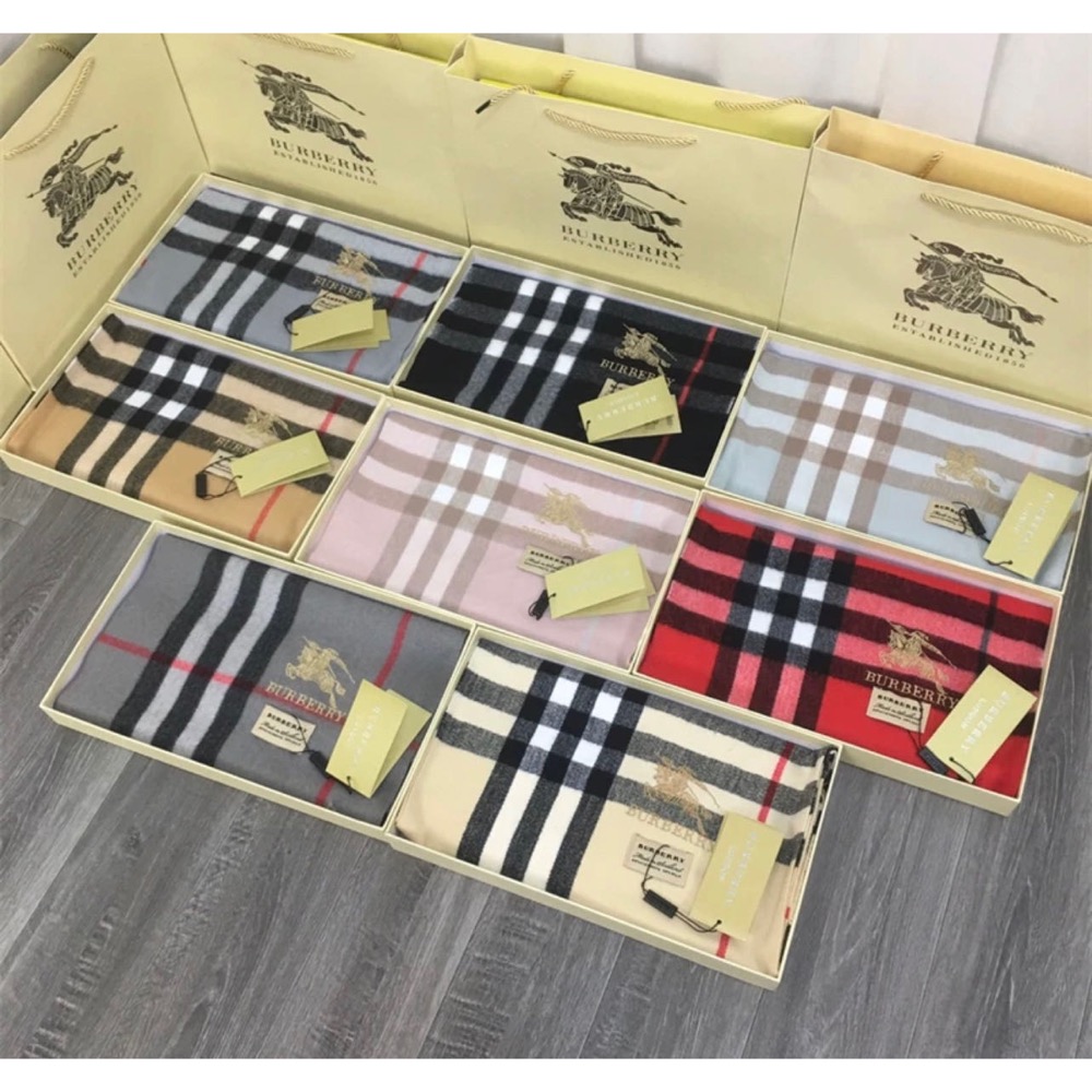 BURBERRY 經典款羊絨圍巾 永恆經典 百搭 共八年 色色值得珍藏 暖心禮❤️  男女同款，送禮自用兩相宜❤️  八色（-細節圖6