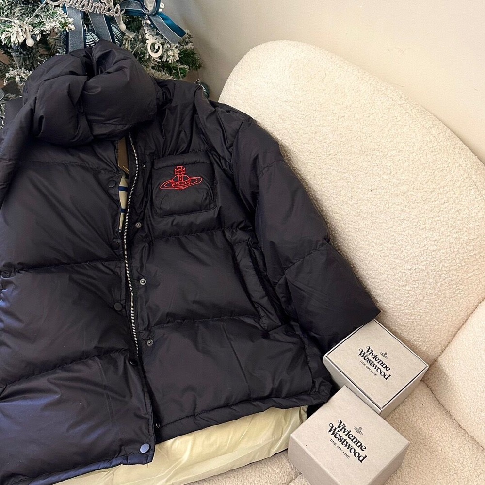 Vivienne Westwood 羽絨外套 圍巾外套最顯臉小 麵包外套 羽絨大衣 新款星球刺繡尖尖領設計寬松羽絨保暖舒-細節圖2