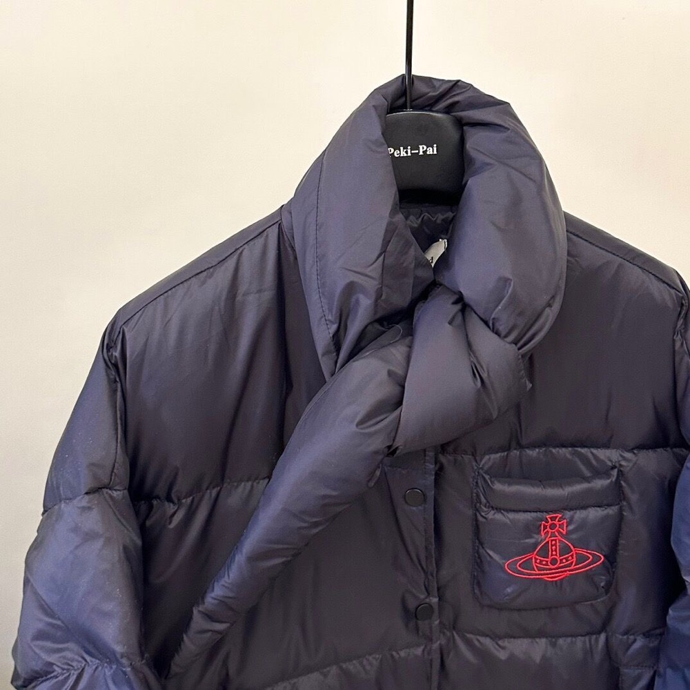 Vivienne Westwood 羽絨外套 圍巾外套最顯臉小 麵包外套 羽絨大衣 新款星球刺繡尖尖領設計寬松羽絨保暖舒-細節圖4