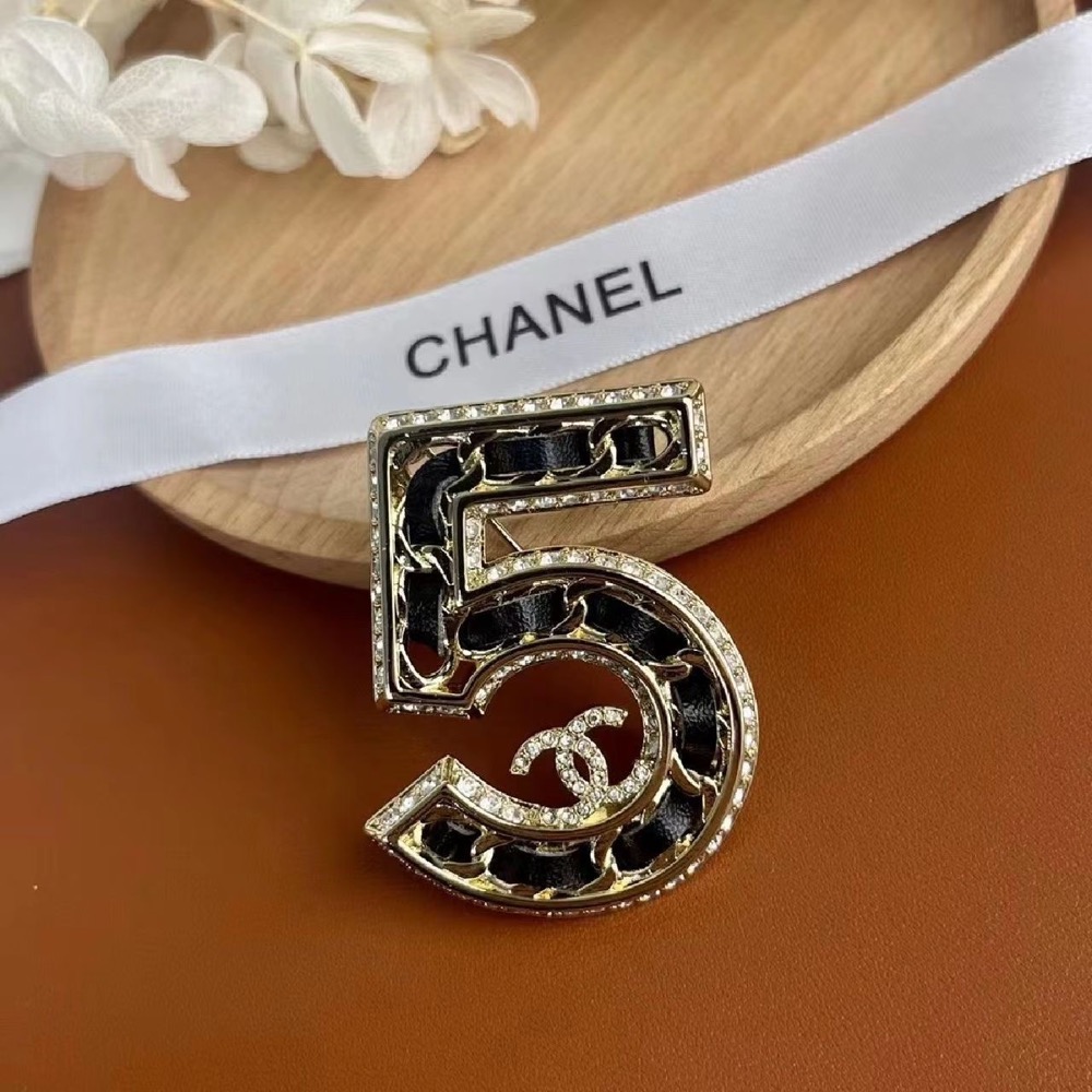 Chanel 香奈兒 VIP積分贈品禮 迪奧別針 精緻胸針徽章 禮盒 服裝配飾 素素百搭好氣質 簡單高級🌿-細節圖5