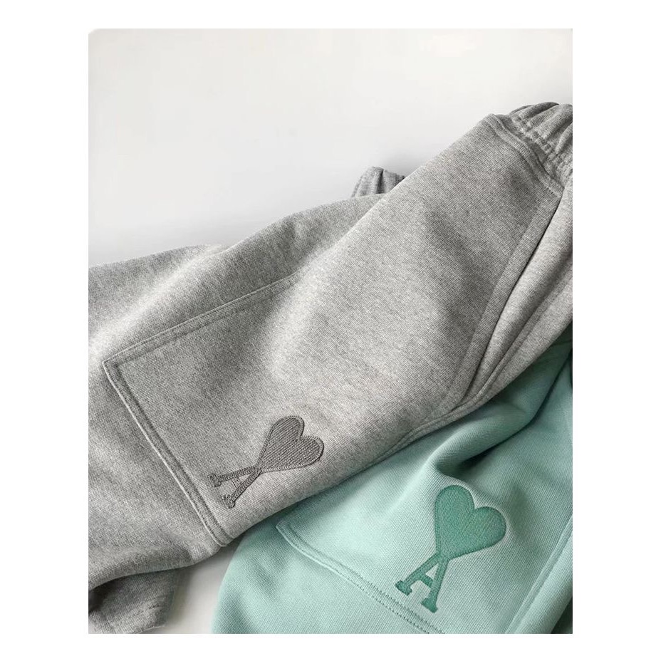 AMI 愛心短褲 休閒褲 經典桃心刺繡 顯瘦運動衛褲 休閒中褲 五分褲 顏色都好好看！男女同款-細節圖5