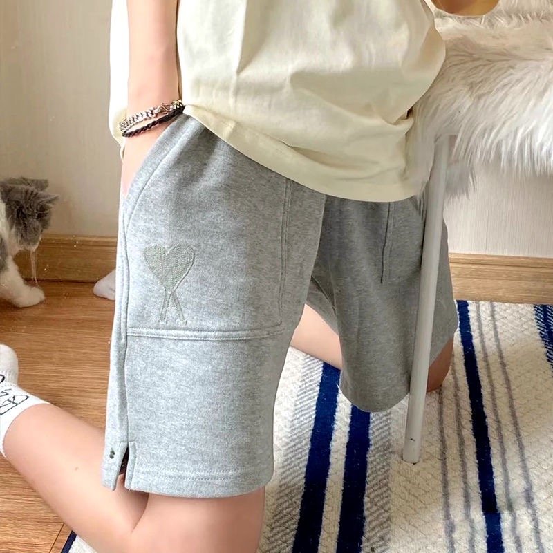 AMI 愛心短褲 休閒褲 經典桃心刺繡 顯瘦運動衛褲 休閒中褲 五分褲 顏色都好好看！男女同款-細節圖9