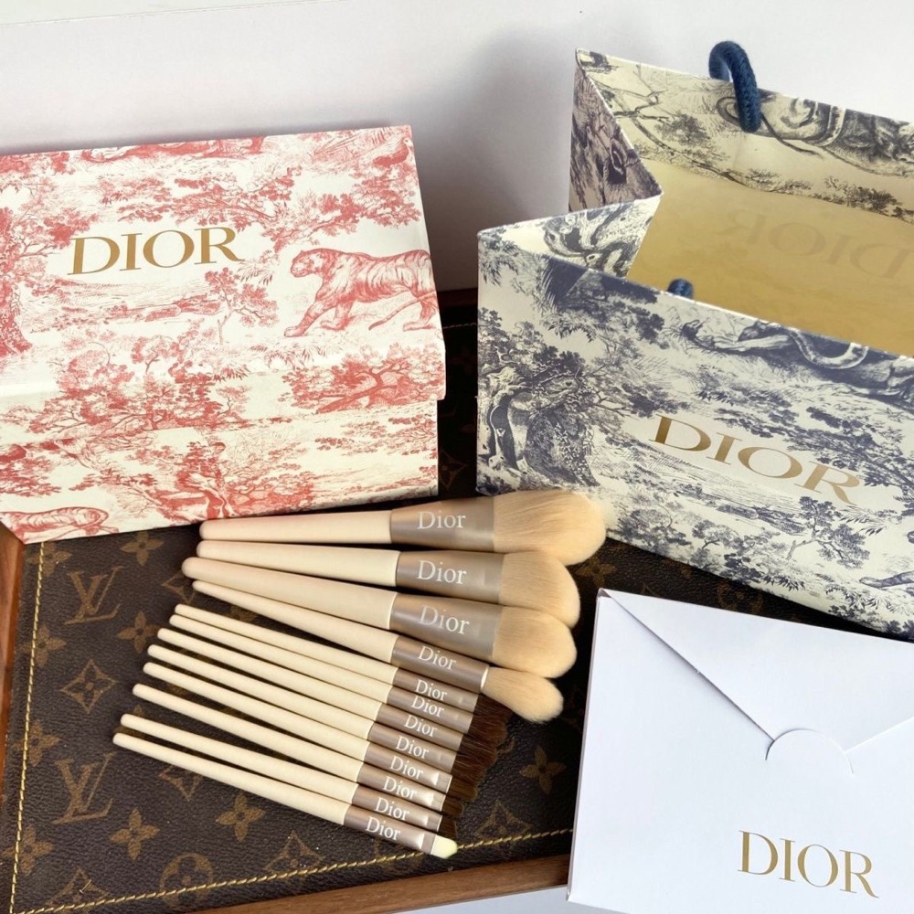 Dior CD 化妝12套裝莫蘭迪眼影全套柔軟粉刷腮紅散粉玉米動物一整套刷子 甜心粉光腮紅刷及眼影刷 漂亮粉色細桿刷 刷-細節圖2