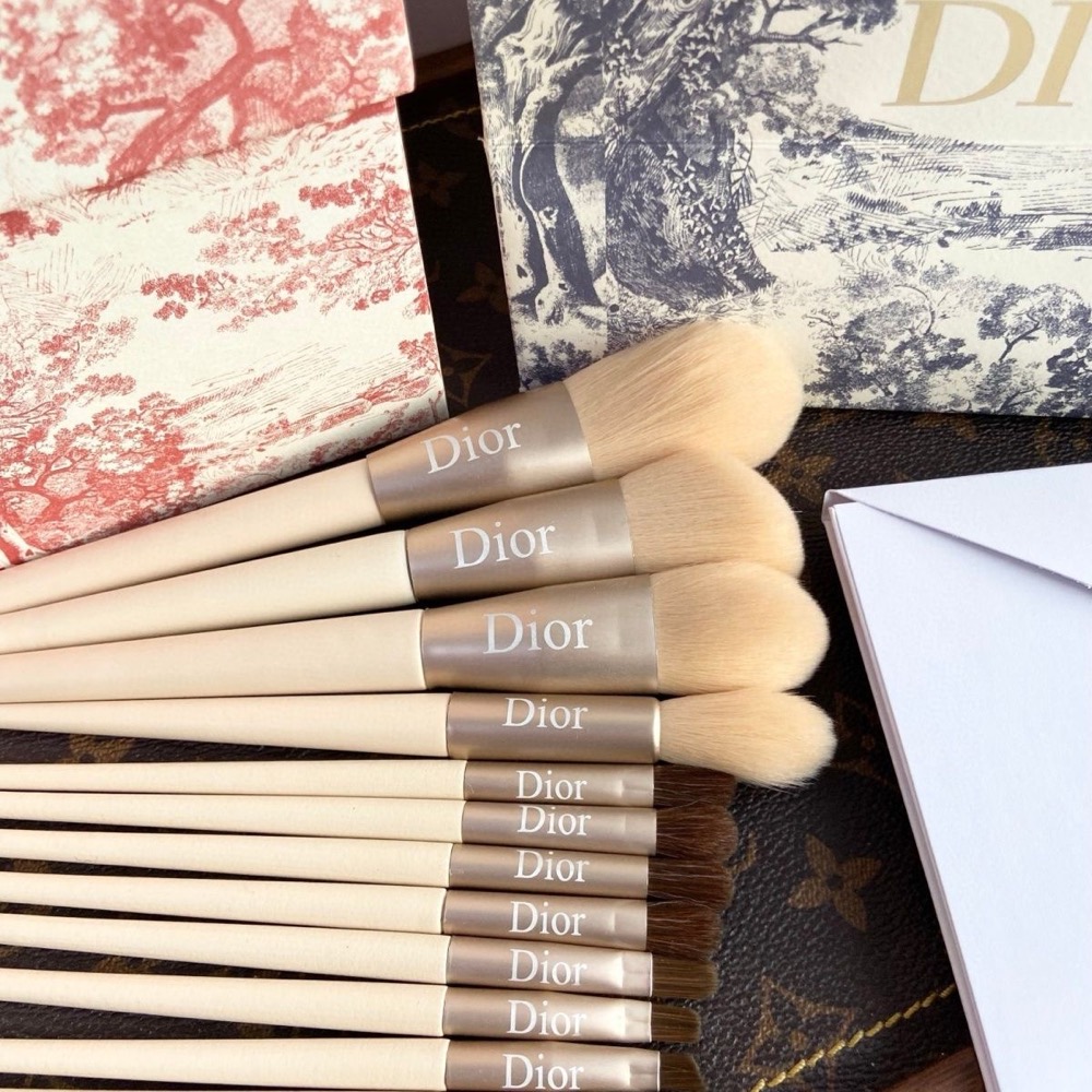 Dior CD 化妝12套裝莫蘭迪眼影全套柔軟粉刷腮紅散粉玉米動物一整套刷子 甜心粉光腮紅刷及眼影刷 漂亮粉色細桿刷 刷-細節圖5