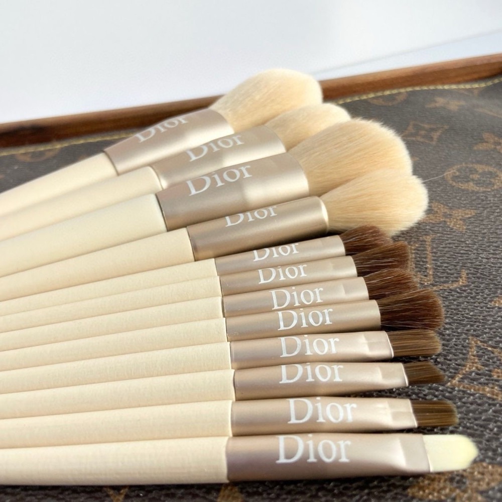 Dior CD 化妝12套裝莫蘭迪眼影全套柔軟粉刷腮紅散粉玉米動物一整套刷子 甜心粉光腮紅刷及眼影刷 漂亮粉色細桿刷 刷-細節圖8