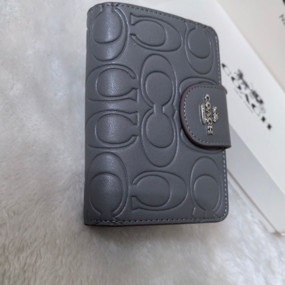 Coach皮夾 短夾 中夾 氣質奶灰 徽標壓經典老花 中款錢包 卡其色卡夾 卡包 拉鏈零錢包， 多卡位 氣質實用🌿-細節圖6