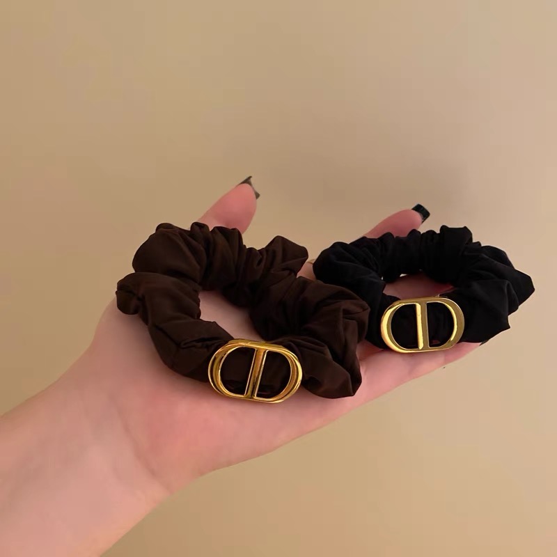 VIP漂亮贈品禮❤️ JDior CD 大腸圈 圈 髮夾 髮飾 高級感頭飾 相當實用又美！精緻輕奢金屬 手鍊頭繩 丸子頭髮-細節圖5