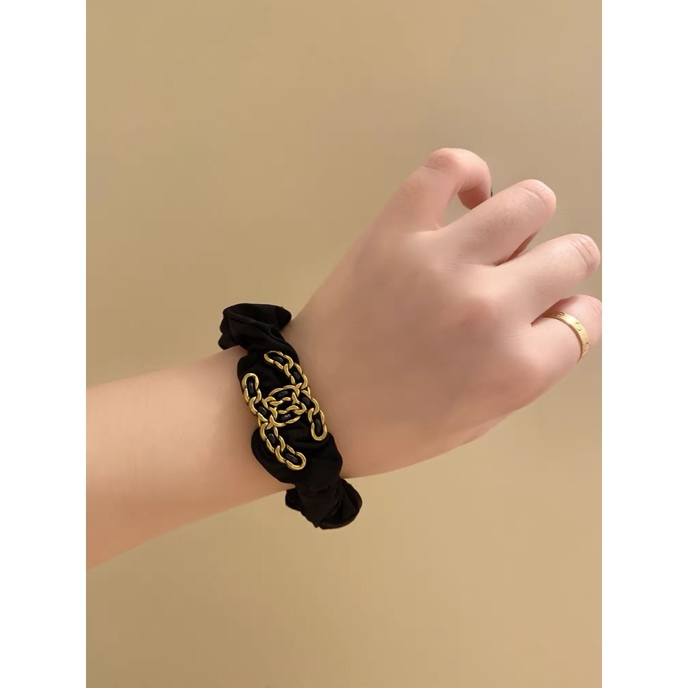 VIP漂亮贈品禮❤️ Chanel 香奈兒大腸圈 圈 髮夾 髮飾 高級感頭飾 相當實用又美！精緻輕奢金屬 手鍊頭繩 丸子頭-細節圖2