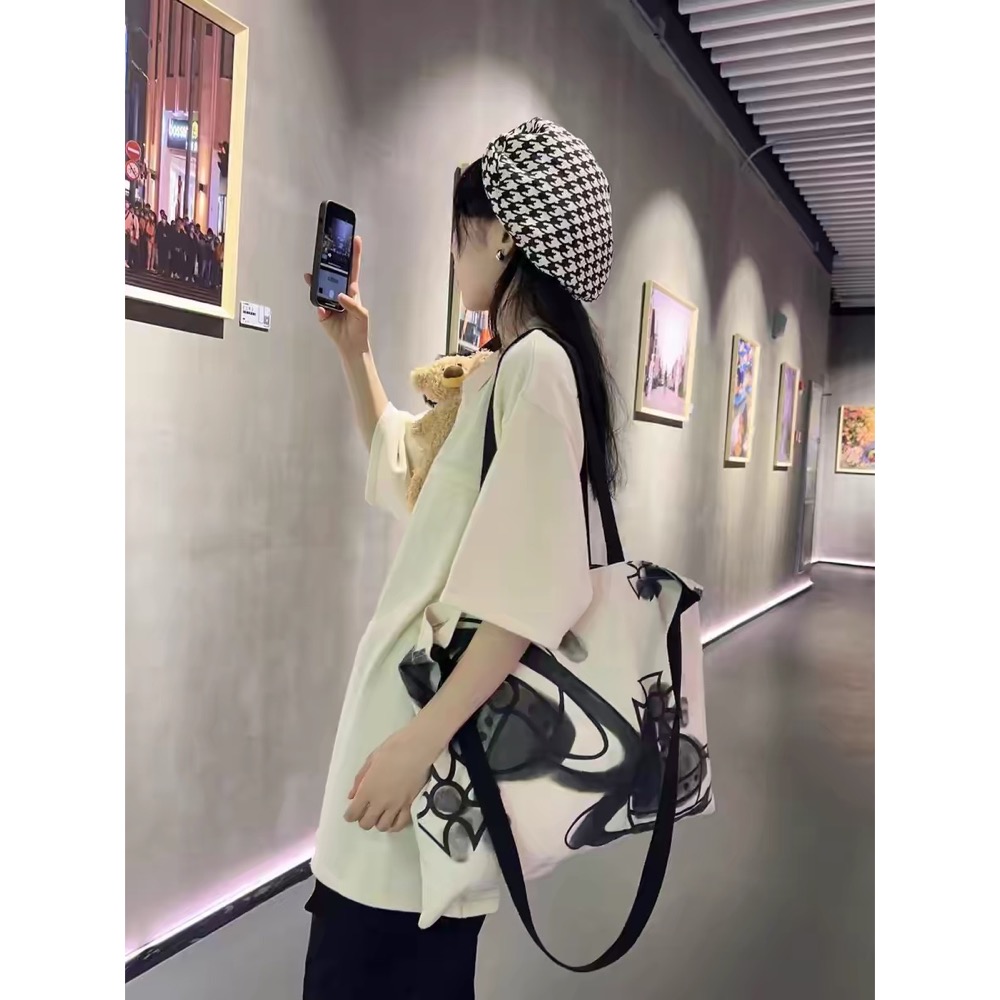 Vivienne Westwood 帆布包 帆布袋 大容量收納包 單肩 托特包 滿滿大大土星超可愛 別緻 方便實用 值得-細節圖2