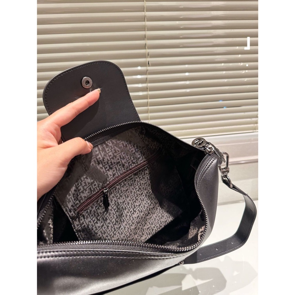 法國🇫🇷 ￼￼LONGCHAMP HOBO真皮包 肩背包 大包 輕盈好裝！日常通勤手提單肩 實用輕量 腋下包 斜挎包手提時-細節圖11