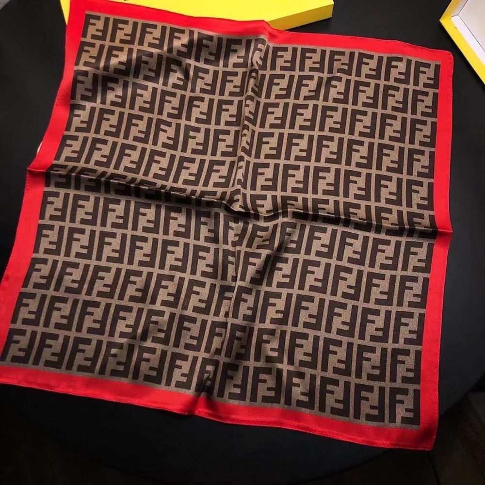 VIP漂亮禮❤️Fendi 芬迪 方巾絲巾長條領巾披肩 好氣質真絲 百搭護頸 薄款圍巾實用又美！母親節 情人節 交換禮物-細節圖5