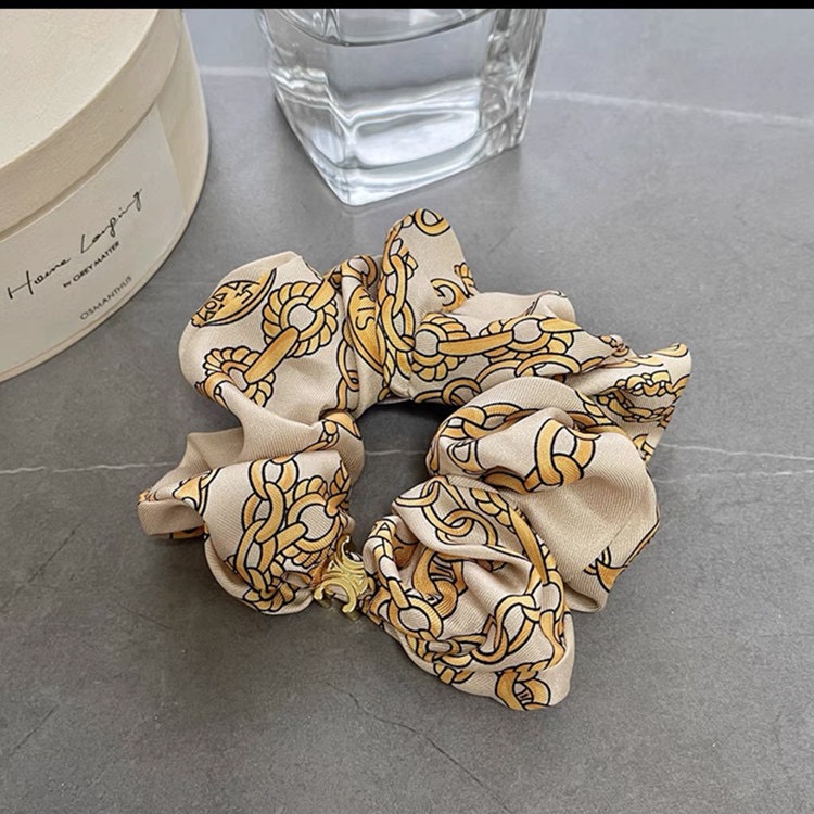 VIP漂亮禮❤️Lisa款 Celine 凱旋門大腸圈 圈 髮夾 髮飾 高級感頭飾 相當實用又美！母親節 情人節 交換禮物-細節圖2