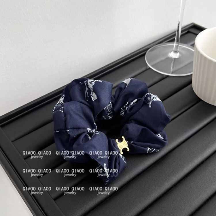 VIP漂亮禮❤️Lisa款 Celine 凱旋門大腸圈 圈 髮夾 髮飾 高級感頭飾 相當實用又美！母親節 情人節 交換禮物-細節圖3