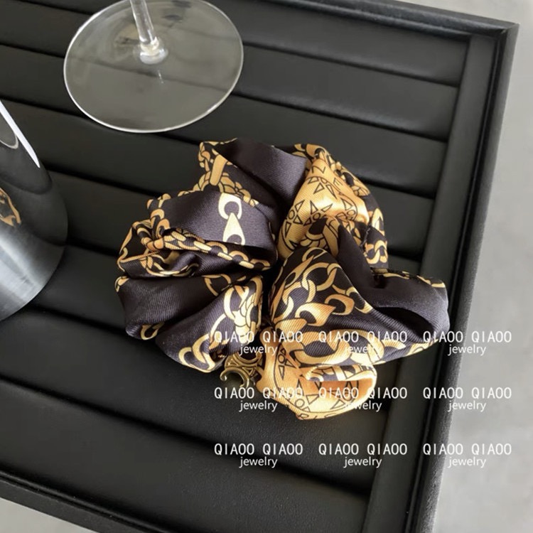 VIP漂亮禮❤️Lisa款 Celine 凱旋門大腸圈 圈 髮夾 髮飾 高級感頭飾 相當實用又美！母親節 情人節 交換禮物-細節圖4