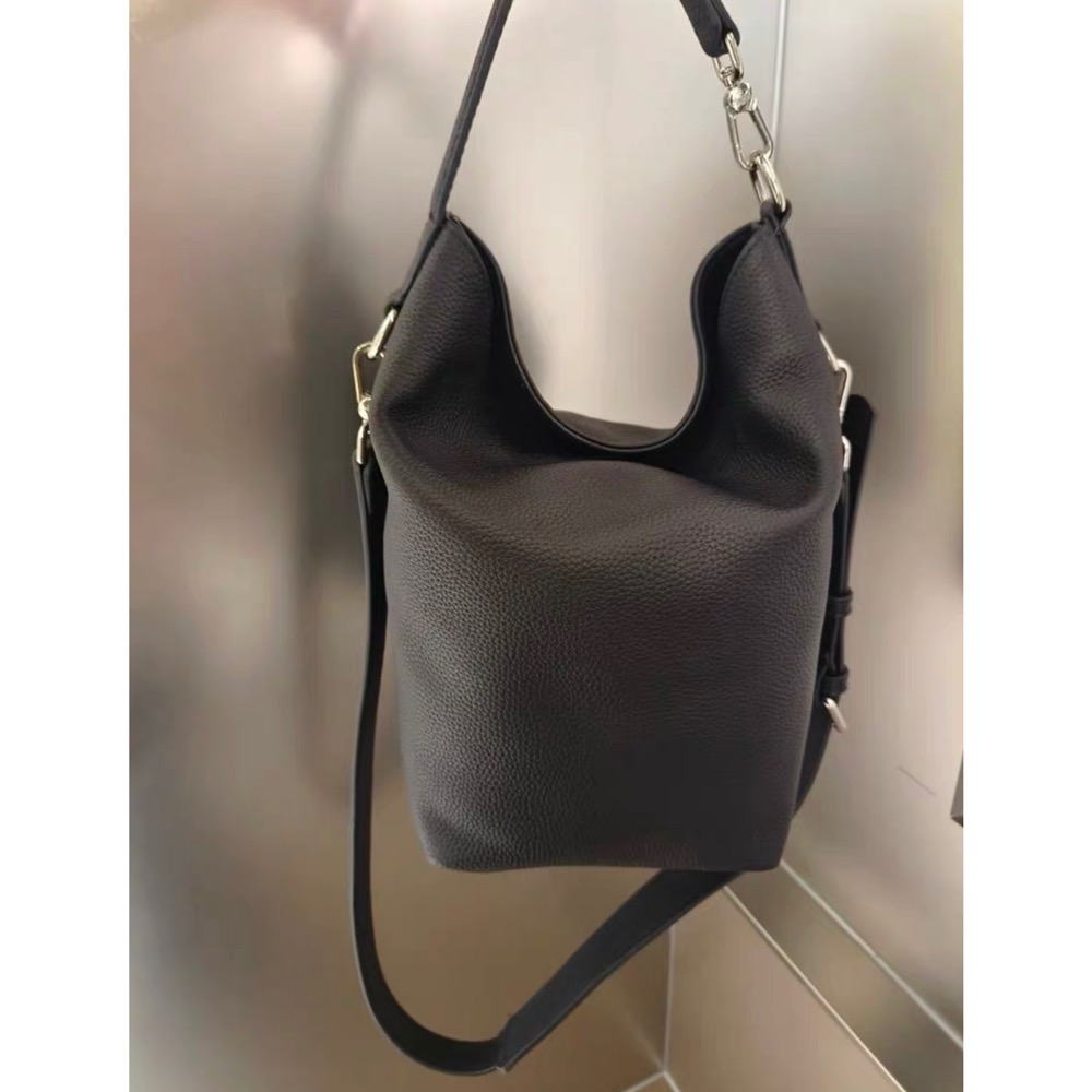 Vivienne Westwood 水桶包 飯盒包 手提包 肩背包 斜背包 大容量斜挎包 牛皮 休閒百搭別緻 方便實用-細節圖7