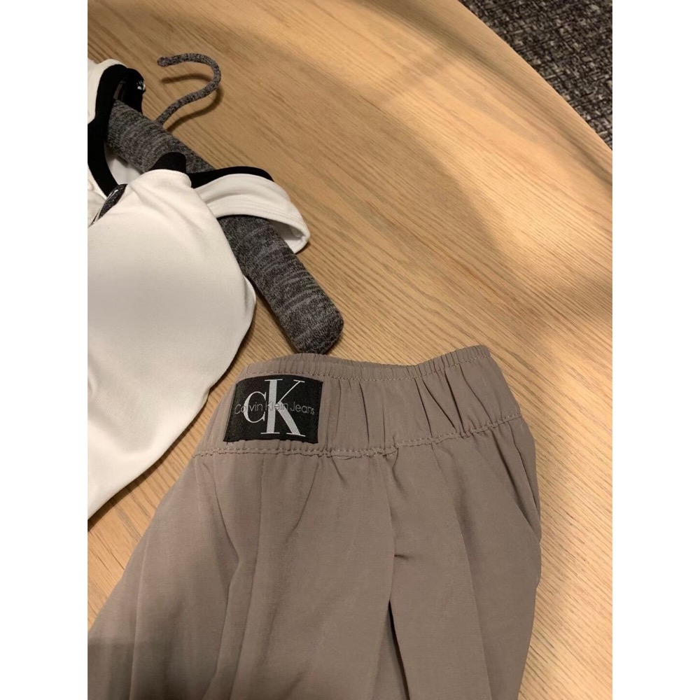 CK 套裝 背心 休閒褲 長褲 經典品牌刺繡  高級傭懶 附胸墊彈力背心 鬆緊腰貼標兩件套 氣質休閒套裝  一套各250-細節圖8