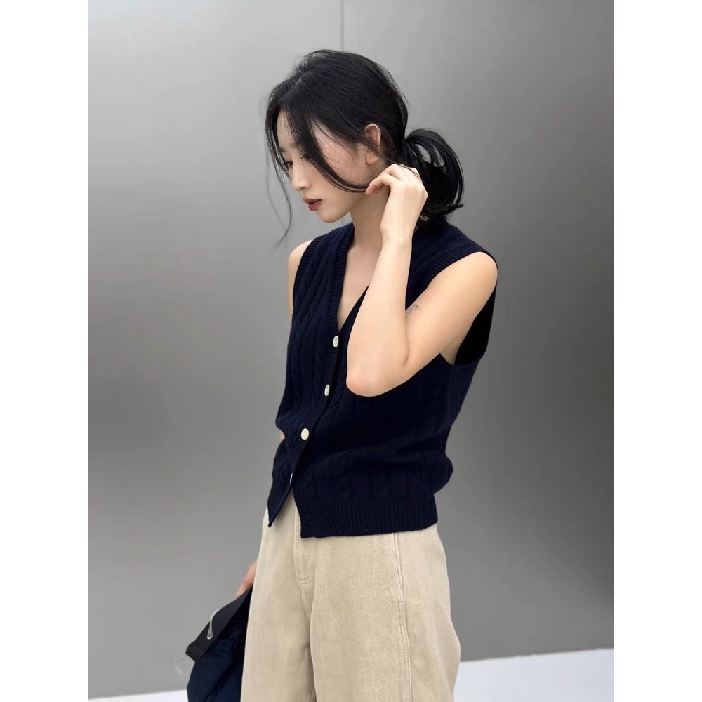 L polo 背心外套 馬甲 針織背心 毛衣 上衣 經典修身版絞花編結棉針織衫馬甲，經典款，太韓了，顏色都太好看了！氧氣-細節圖2