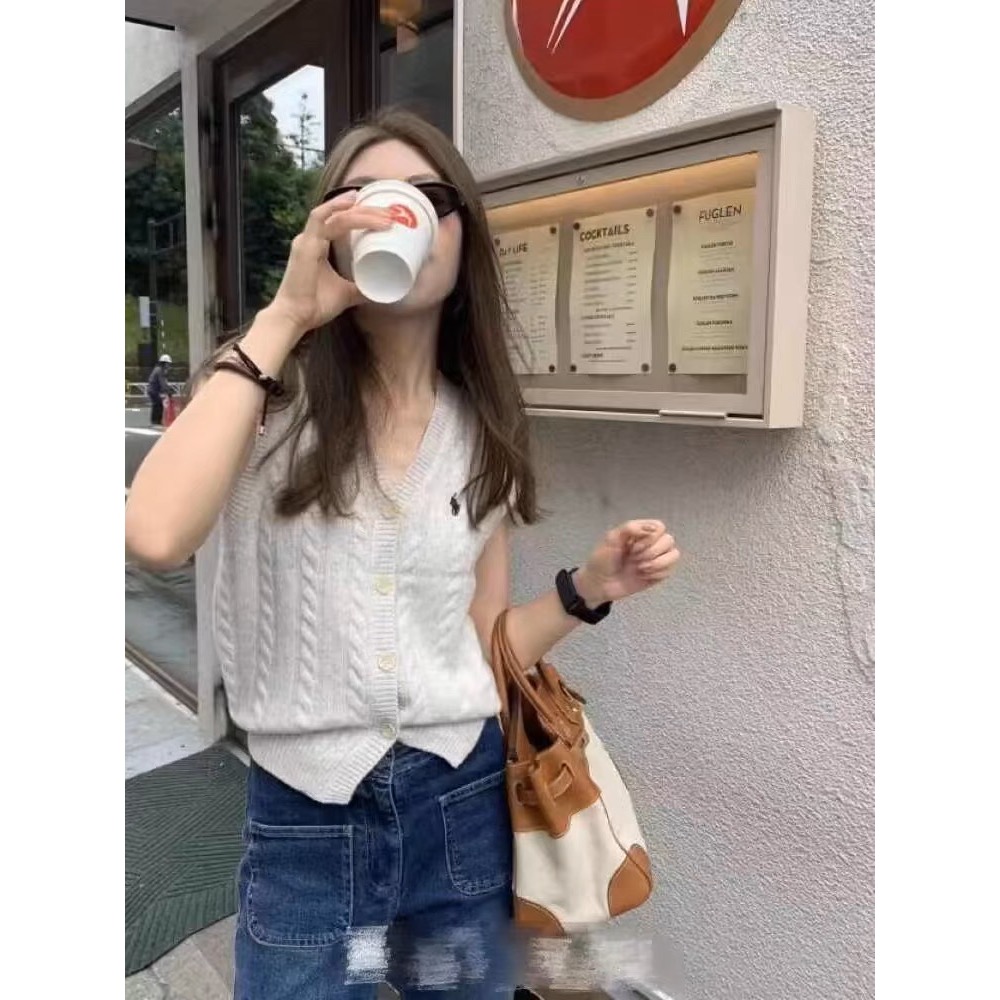 L polo 背心外套 馬甲 針織背心 毛衣 上衣 經典修身版絞花編結棉針織衫馬甲，經典款，太韓了，顏色都太好看了！氧氣-細節圖5