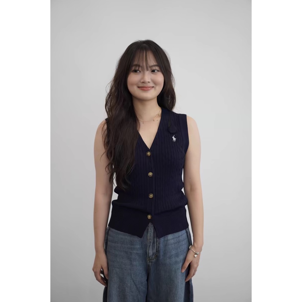 L polo 背心外套 馬甲 針織背心 毛衣 上衣 經典修身版絞花編結棉針織衫馬甲，經典款，太韓了，顏色都太好看了！氧氣-細節圖7