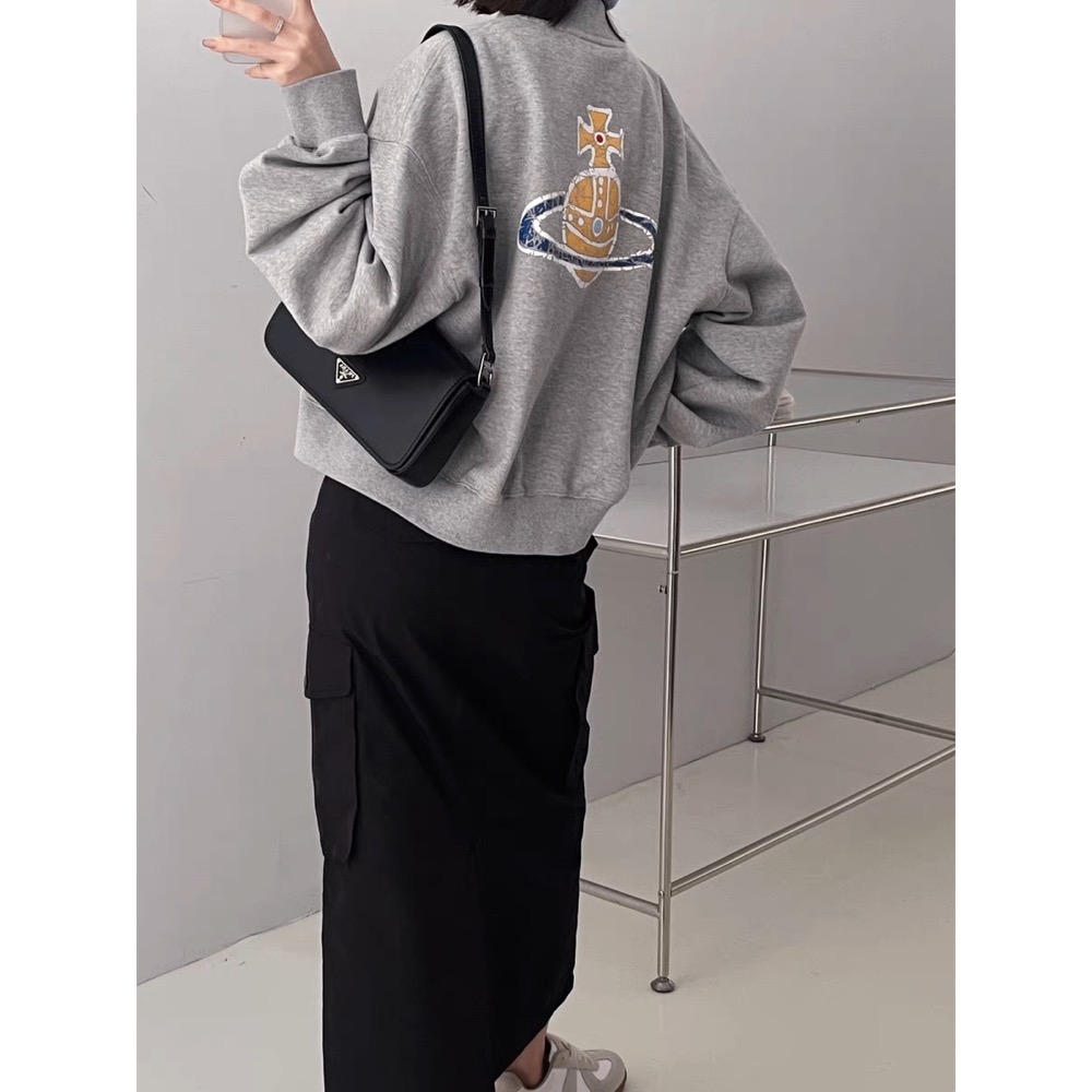 Vivienne Westwood 外套 棒球外套 夾克 上衣 美式復古~土星龜裂塗鴉設計 寬松棒球衛衣外套開襟衫  ✔️-細節圖8