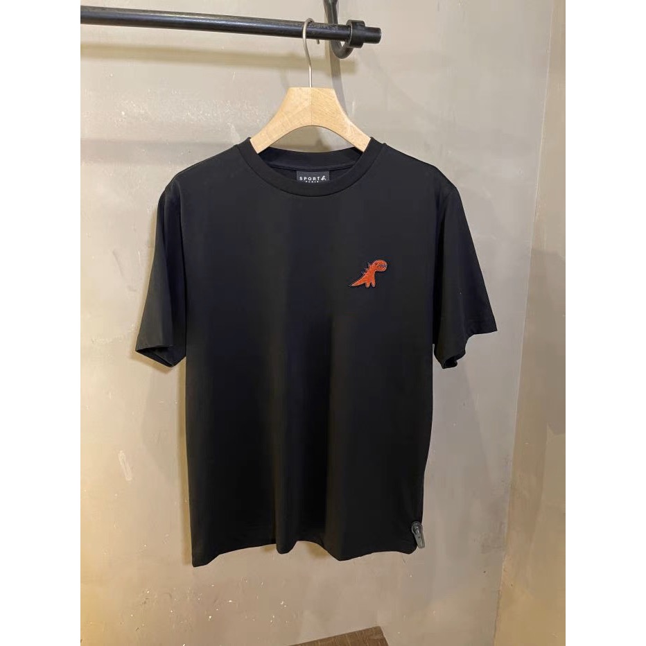 Agnes  b 上衣 短袖 T恤 恐龍系列 好氣質 這種純綿非常舒服好穿 單穿內搭都百搭實穿 會常常穿到的！男款  款-細節圖5