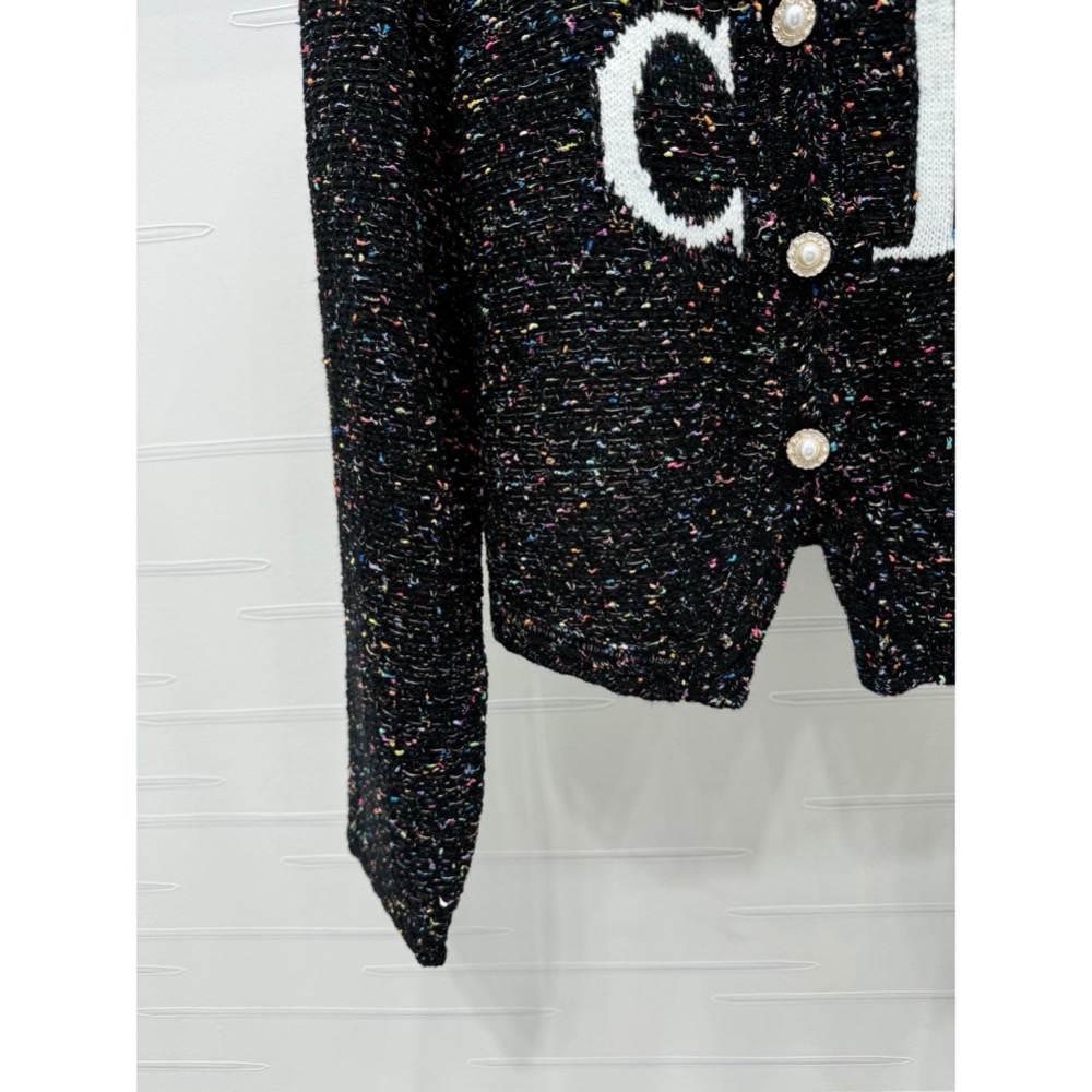 CK修身外套 結子紗V領針織外套 復古立體彩色結子紗線 重工高密的編織工藝 下擺V口設計顯得不再千篇一律，超有氣質超好看-細節圖8