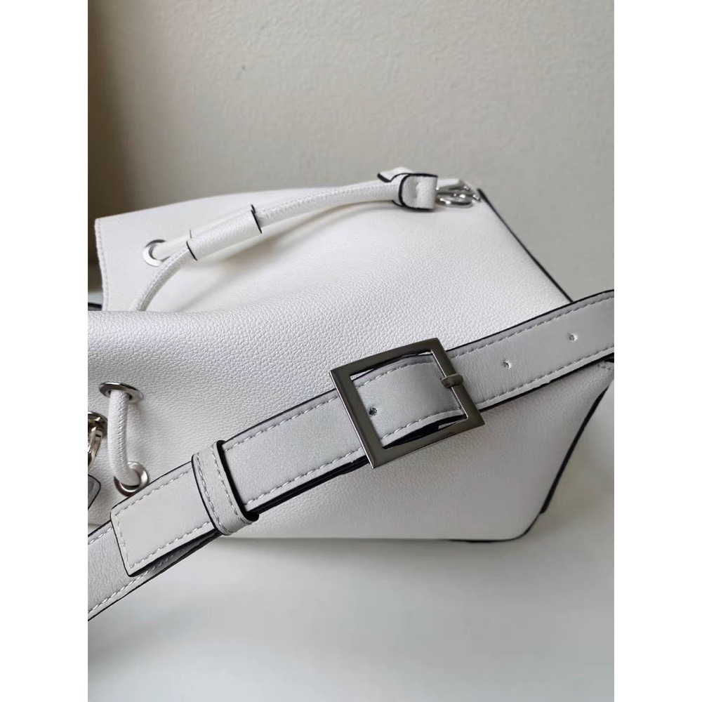 CK 水桶包手提包單肩包肩背包，經典金屬LOGO可卸肩帶抽繩斜挎包，實用好氣質，時尚百搭精品。  ✔️國際運送約十幾天，可-細節圖5