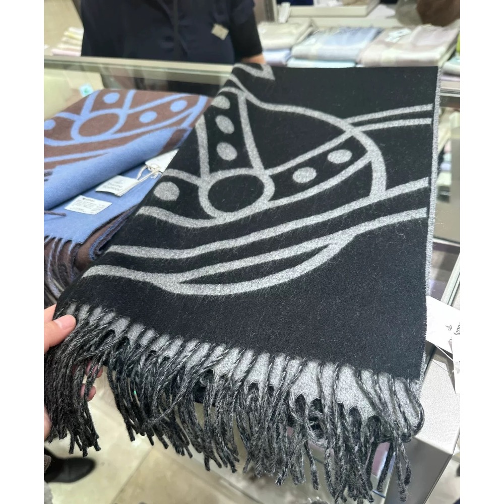 Vivienne Westwood 圍巾 披肩 土星羊絨流蘇圍巾🧣雙面提花 雙面可以用 真的又暖又好看 不僅是圍巾 還-細節圖4