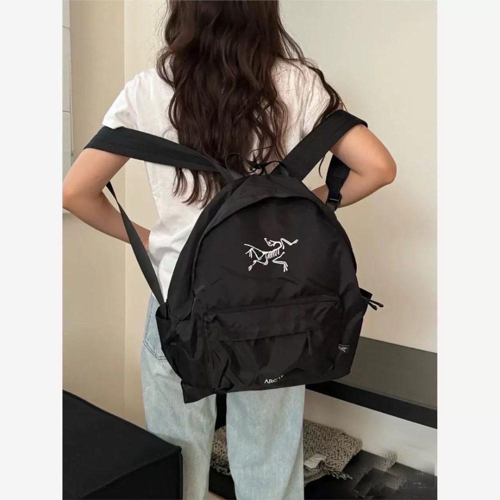 始祖鳥 後背包 雙肩包 韓國博主圈的新寵兒——Arcteryx Heliad 25L，快適乾防水雙肩背包 清新百搭實用！