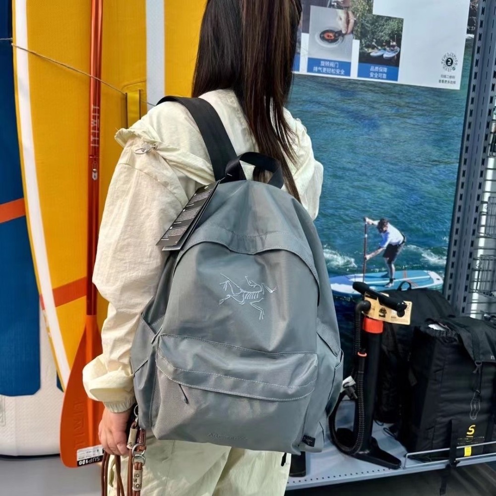 始祖鳥 後背包 雙肩包 韓國博主圈的新寵兒——Arcteryx Heliad 25L，快適乾防水雙肩背包 清新百搭實用！-細節圖6
