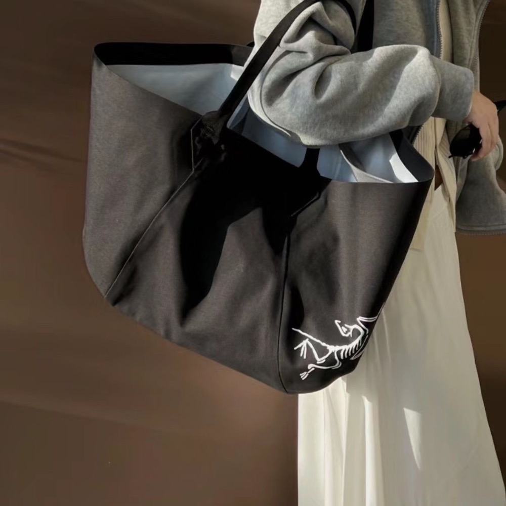 始祖鳥 大包 大容量托特包 肩背包 手提包 輕奢旅行通勤大包 百搭 雞骨架多功能托特包 大容量包 輕薄防水耐磨 戶外運動-細節圖7