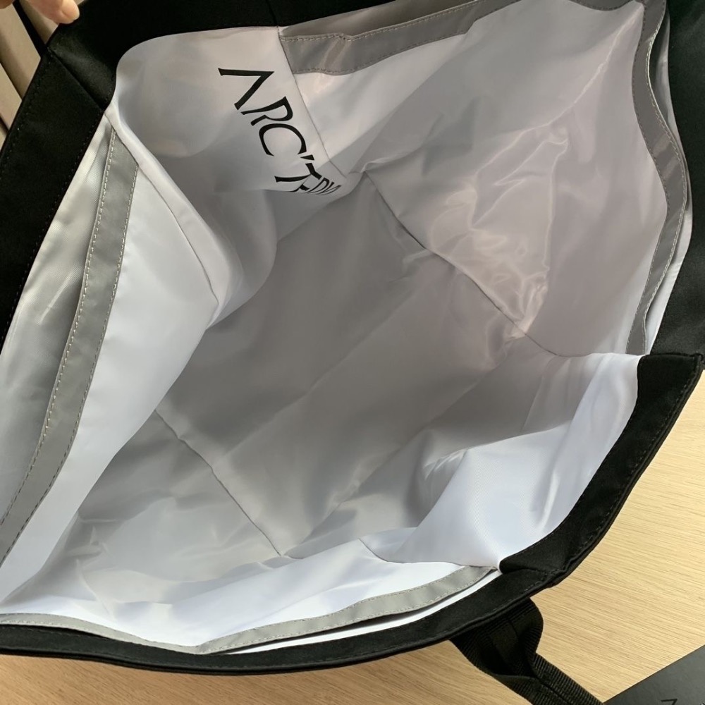 始祖鳥 大包 大容量托特包 肩背包 手提包 輕奢旅行通勤大包 百搭 雞骨架多功能托特包 大容量包 輕薄防水耐磨 戶外運動-細節圖9