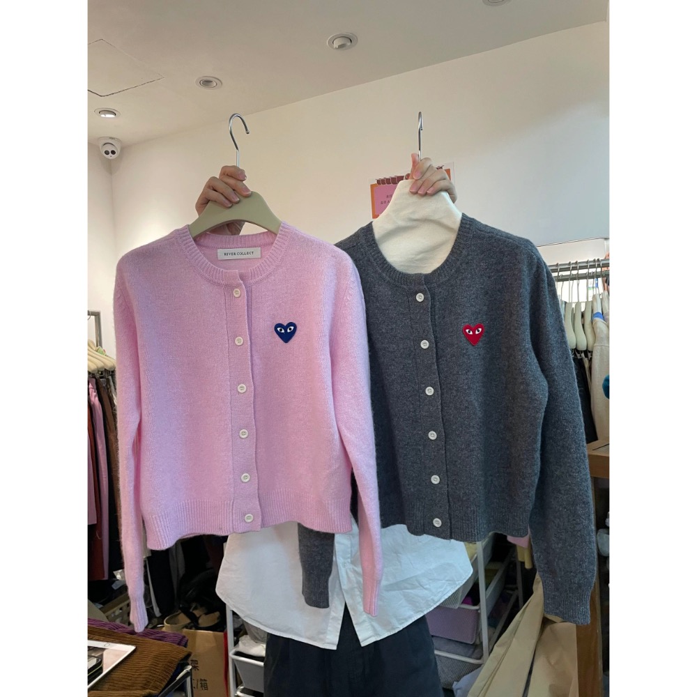 川久保玲 PLAY 針織外套 小外套 經典百搭單品！ 長青經久不衰的的款每年都出 經典的版型加上愛心 好氣質好百搭  ✔-細節圖8