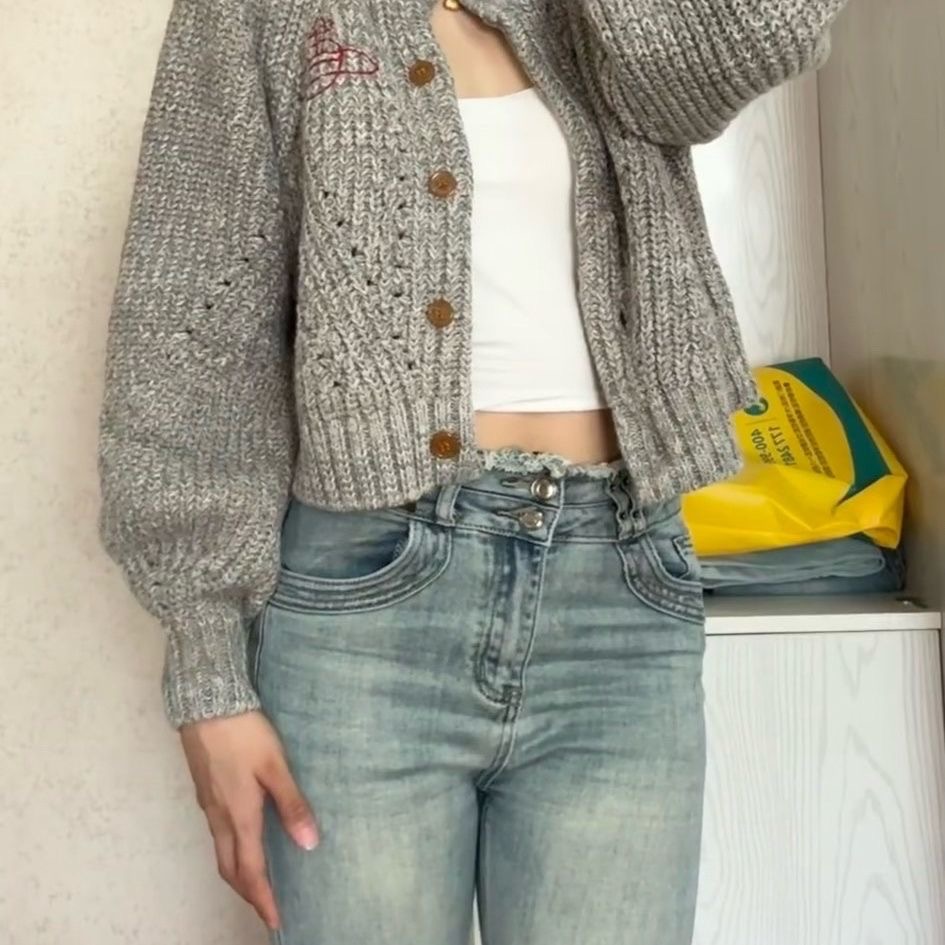 溫柔系🌿Vivienne Westwood 毛衣外套 小外套 法式勾花土星刺繡毛衣外套 針織開襟衫 經典土星刺繡 氣質-細節圖3