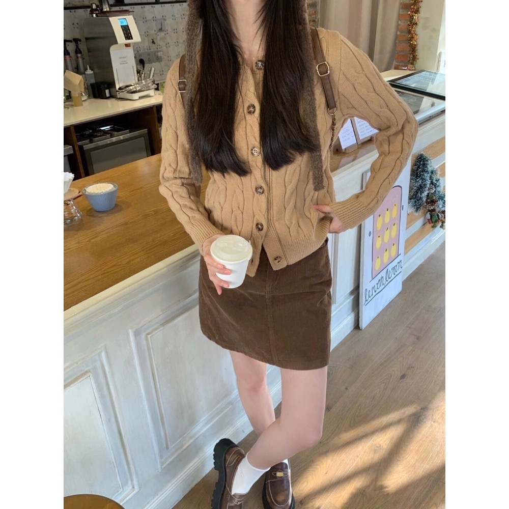 奶呼呼🌿RL 針織外套 小外套 毛衣外套 針織開襟衫 白色毛衣 太溫柔啦 真的太愛軟軟糯糯的 毛衣啦 羊毛麻花毛衣摸起-細節圖5