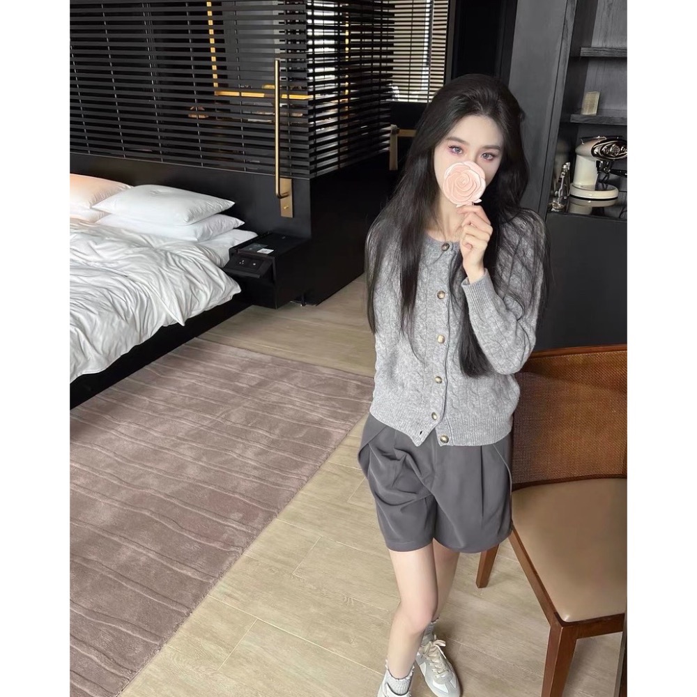 奶呼呼🌿RL 針織外套 小外套 毛衣外套 針織開襟衫 白色毛衣 太溫柔啦 真的太愛軟軟糯糯的 毛衣啦 羊毛麻花毛衣摸起-細節圖6