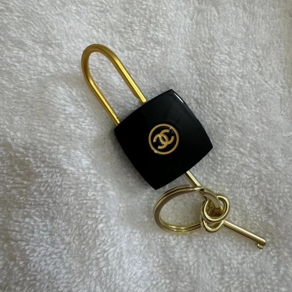 Chanel 香奈兒鑰匙鎖扣掛件 VIP積分贈品禮 N5絲帶掛件鑰匙扣吊飾掛飾 精緻漂亮 禮盒伴手禮情人節情侶創意禮物擺-細節圖6
