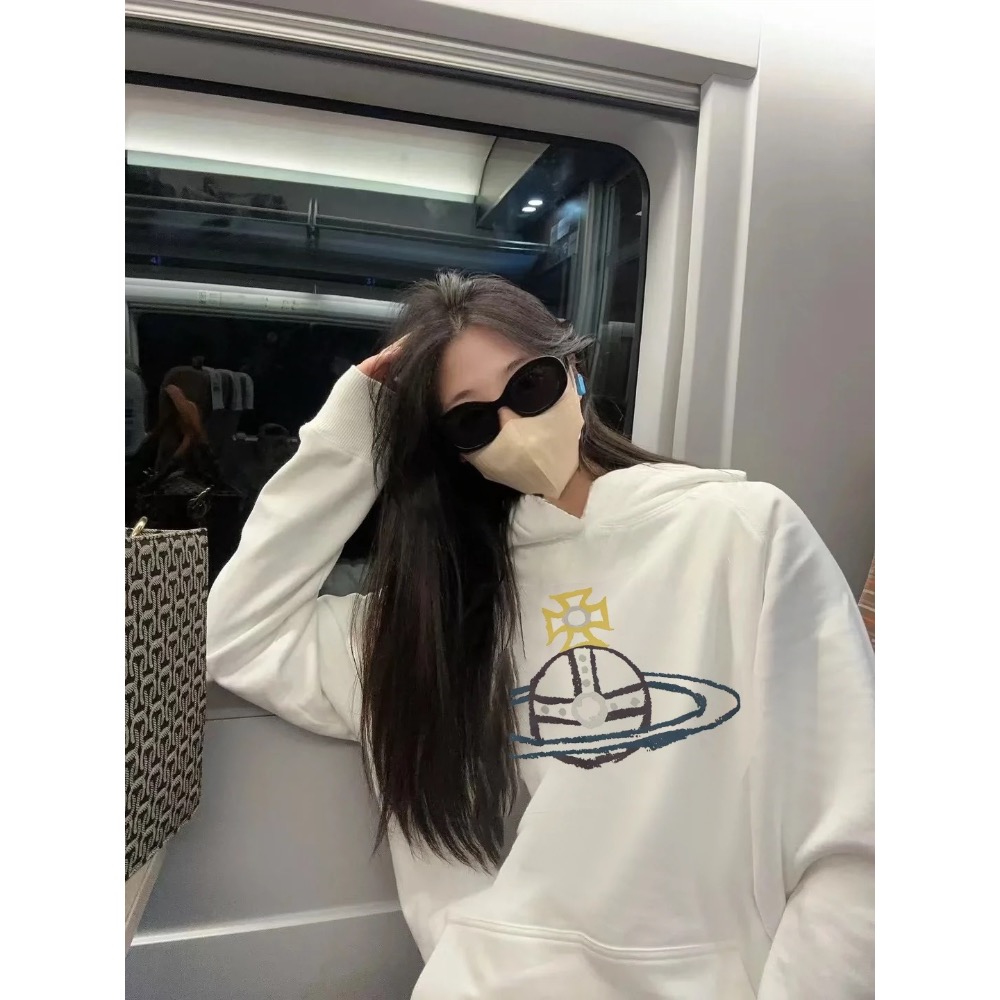 Vivienne Westwood 大學T 長袖T 連帽T恤 衛衣，好氣質！經典基礎土星，運動圓領衛衣，百搭！優雅也元氣-細節圖3