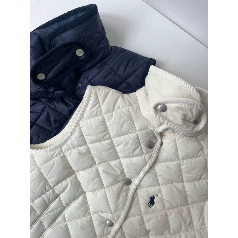 RL polo 背心外套 馬甲 好氣質 四季百搭萬年款 經典小馬標 商務休閒皆宜 柔軟親膚 經典馬標刺繡菱格羽絨馬甲上衣-細節圖4