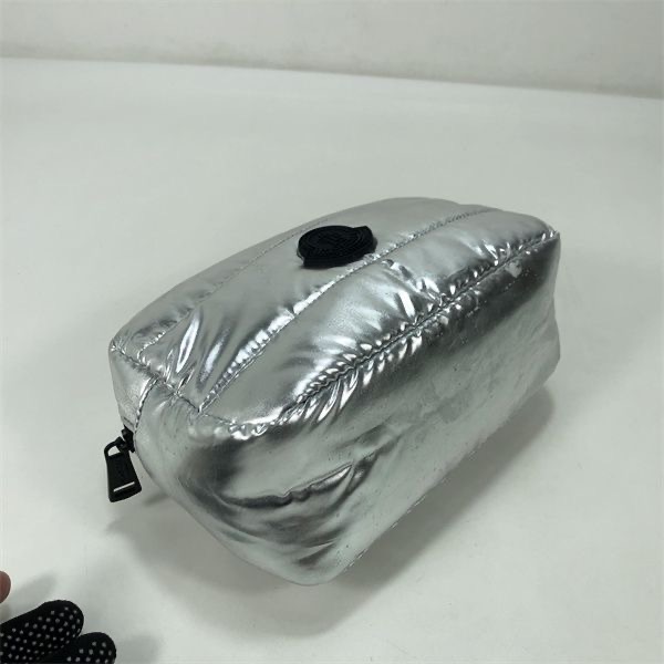 Moncler VIP禮 手拿包 化粧包 收納包 稀有香水贈禮大容量羽絨收納洗漱便捷化妝包  ✔️國際運送約十幾天，可以-細節圖4
