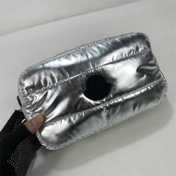 Moncler VIP禮 手拿包 化粧包 收納包 稀有香水贈禮大容量羽絨收納洗漱便捷化妝包  ✔️國際運送約十幾天，可以-細節圖9