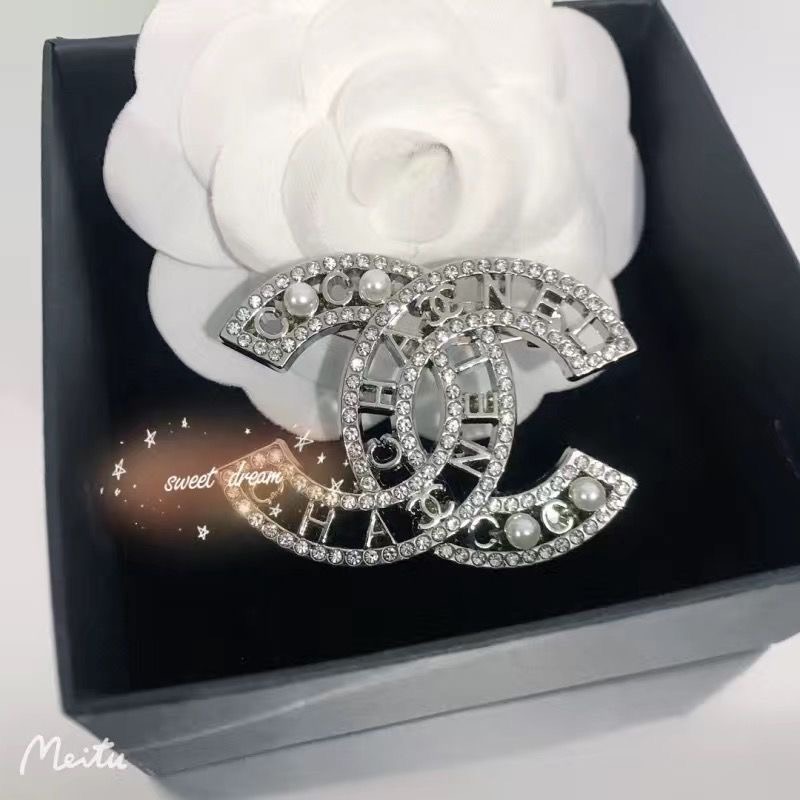 Chanel 香奈兒 VIP積分贈品禮 珍珠鏤空胸針氣質經典時尚配飾網紅別針胸針 服裝配飾 百搭好氣質 字母胸針 高級輕-細節圖2
