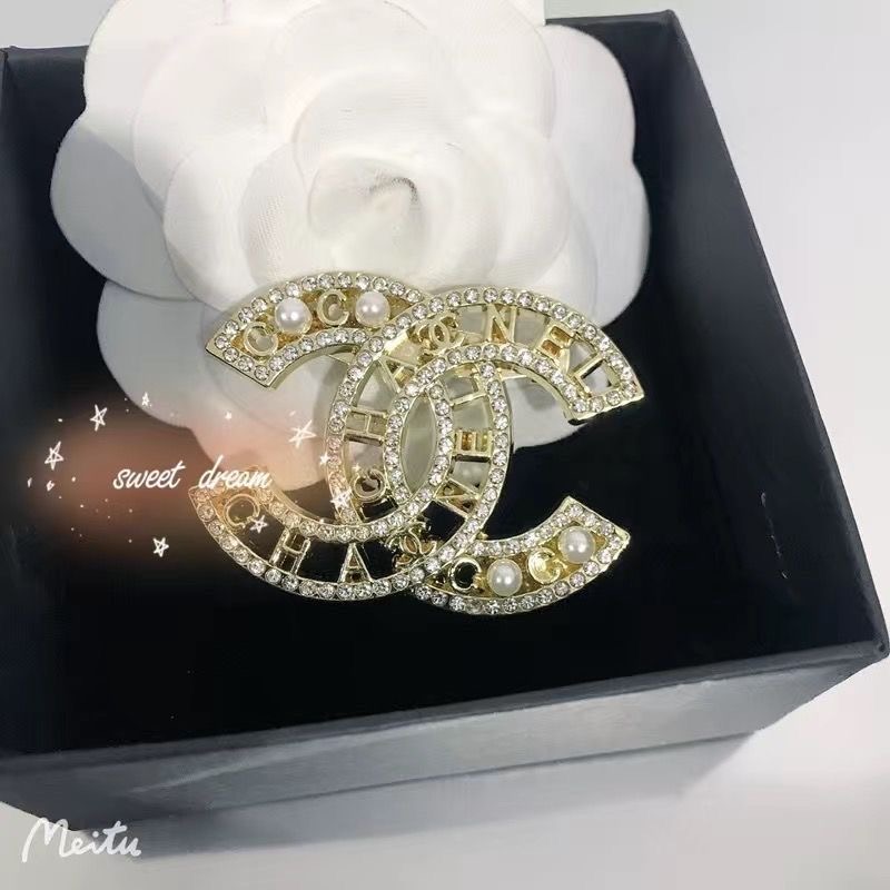 Chanel 香奈兒 VIP積分贈品禮 珍珠鏤空胸針氣質經典時尚配飾網紅別針胸針 服裝配飾 百搭好氣質 字母胸針 高級輕-細節圖3