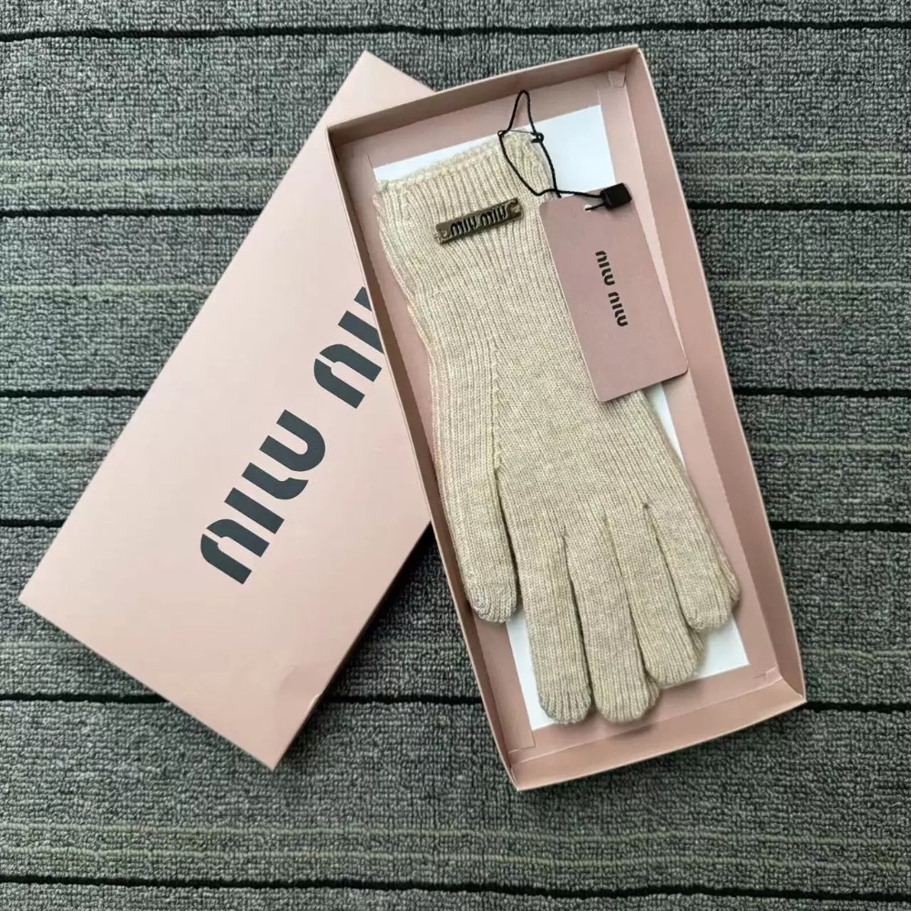 Miu Miu 手套 毛手套 保暖羊絨手套，觸屏金屬標禮 簡約純色百搭 保暖防滑抓絨 防寒手套🧤  ✔️尺寸多無法一一-細節圖3