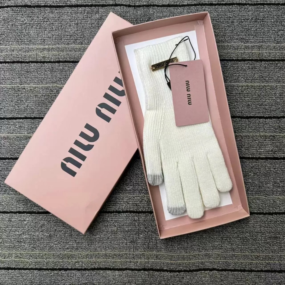 Miu Miu 手套 毛手套 保暖羊絨手套，觸屏金屬標禮 簡約純色百搭 保暖防滑抓絨 防寒手套🧤  ✔️尺寸多無法一一-細節圖4