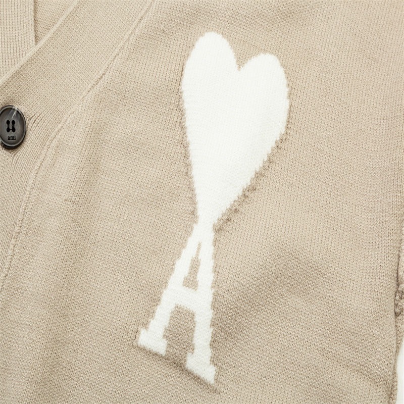 AMI 羊毛針織小外套 毛衣 開襟衫 舒服寬松圓領 經典愛心字母A❤️百搭修身實穿  您願等，我就以微薄代購費幫您買，互-細節圖8