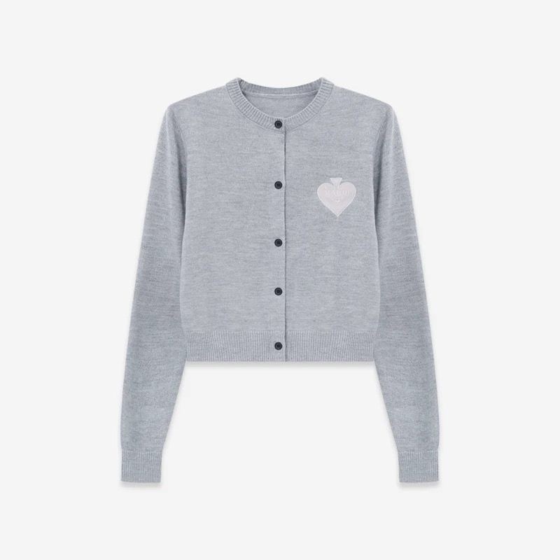 Mardi針織小外套 毛衣 開襟衫 樸敏英同款 愛心圓領刺繡針織衫 針織外套 氣質清新 百搭修身實穿  您願等，我就以微-細節圖4